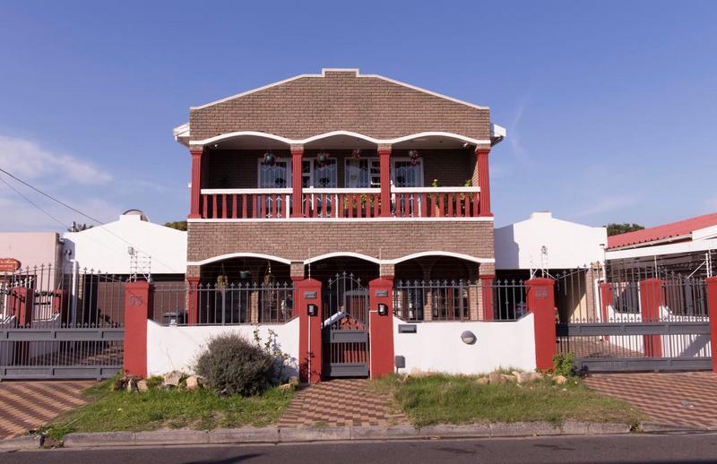 5 Bedroom Property for Sale in Rylands Western Cape